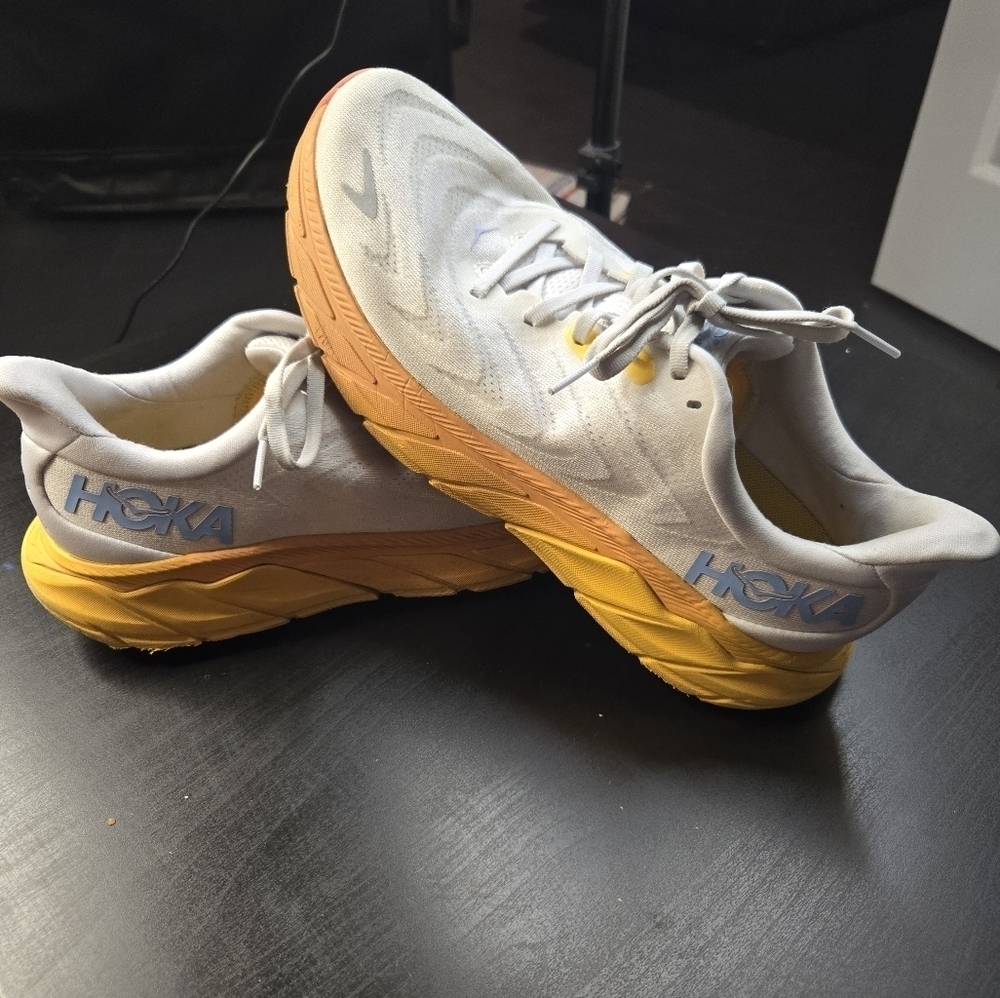 Hoka One One Women's Arahi 6 Size US 10.5 B Running Shoes white/orange